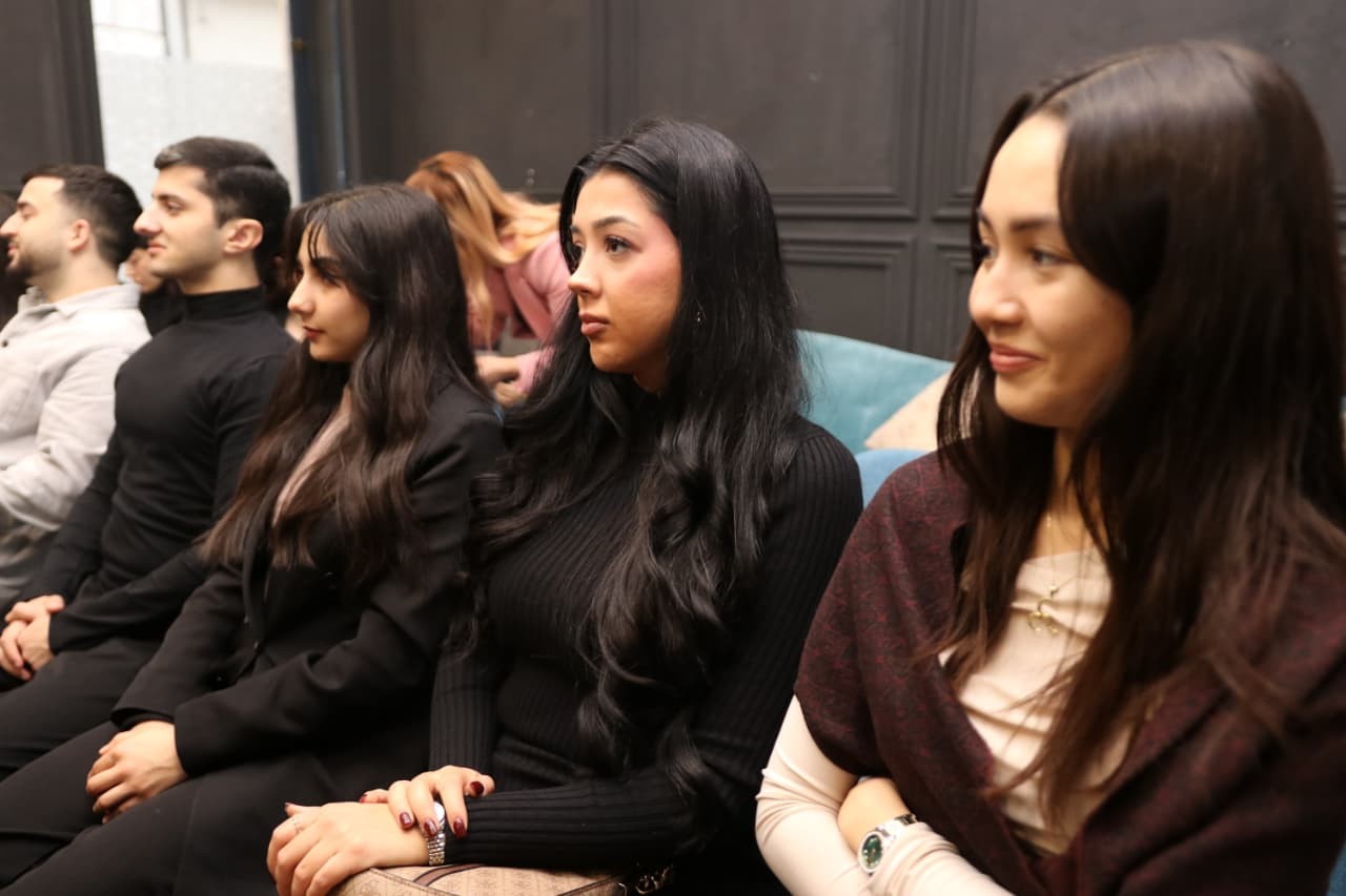 Fuad Muradov Budapeştdə diaspor gəncləri ilə görüşdü - FOTOLAR